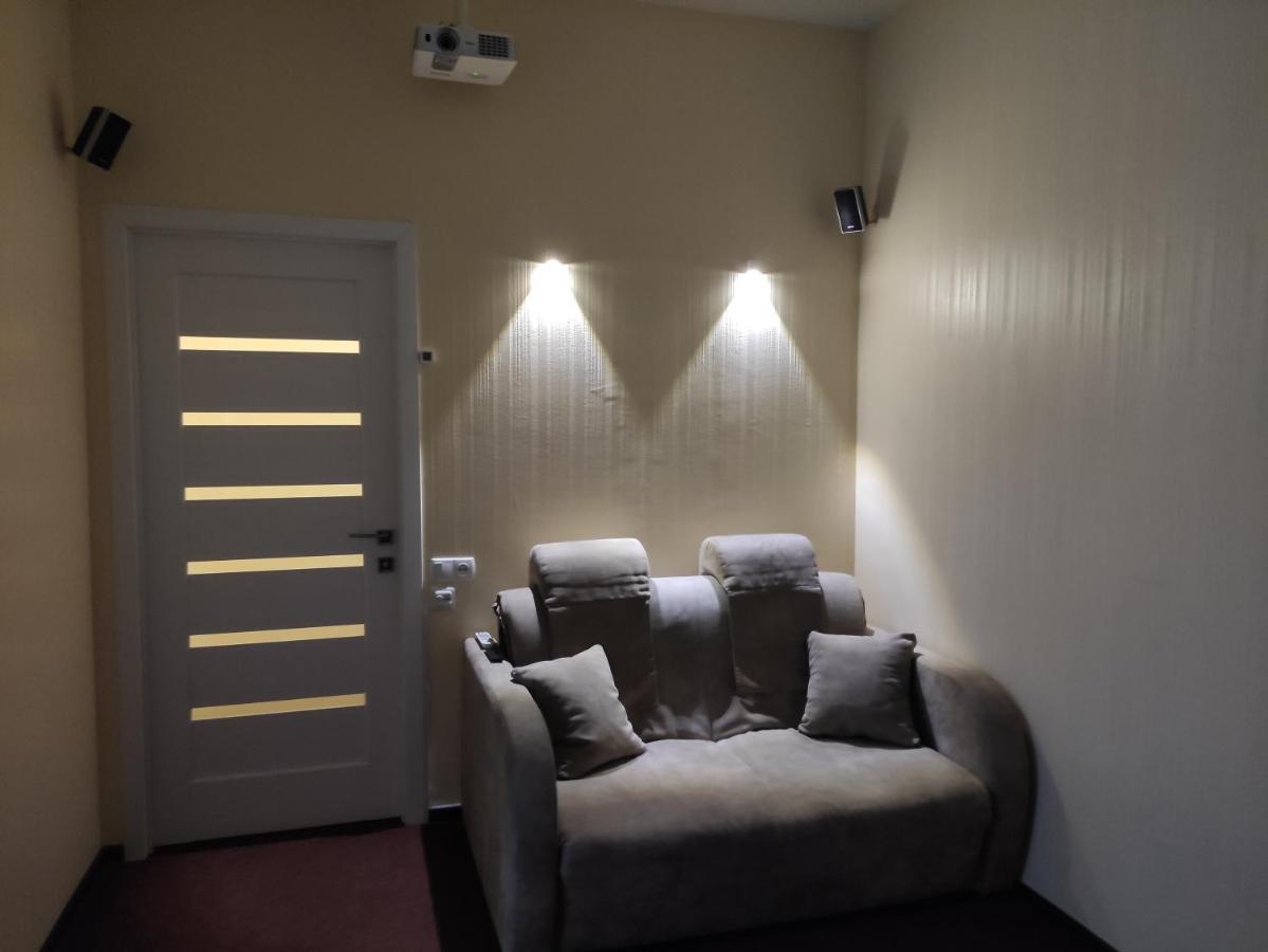 Small Room With Big Cinema Charków Zewnętrze zdjęcie